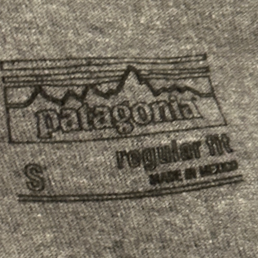 Patagonia men’s P-6 logo responsibili-tee size small. Long sleeves, gray - Picture 10 of 10